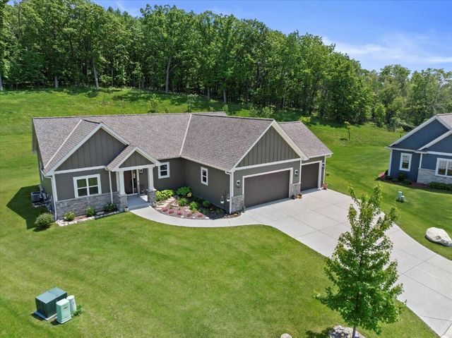 W237N6842 Ancient Oaks COURT, Sussex, WI 53089