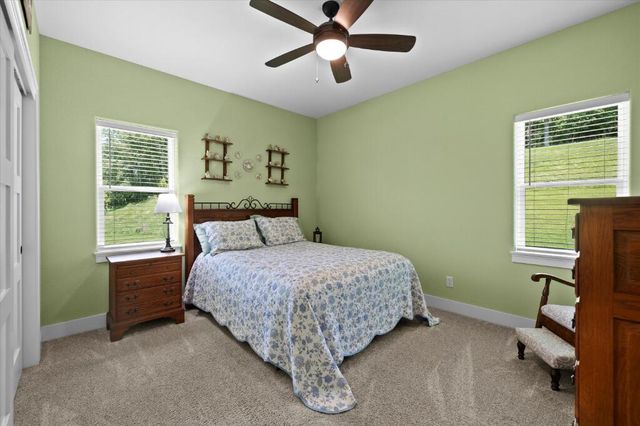 W237N6842 Ancient Oaks COURT, Sussex, WI 53089