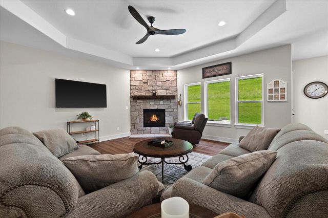 W237N6842 Ancient Oaks COURT, Sussex, WI 53089