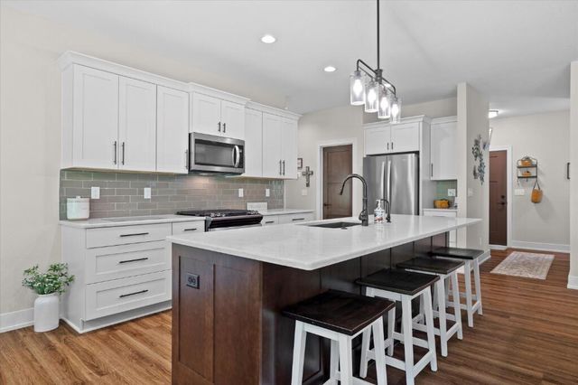 W237N6842 Ancient Oaks COURT, Sussex, WI 53089