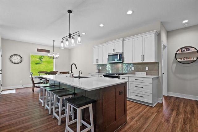W237N6842 Ancient Oaks COURT, Sussex, WI 53089