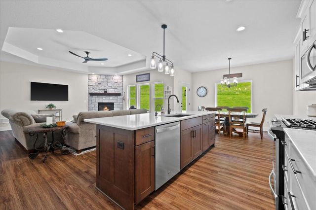 W237N6842 Ancient Oaks COURT, Sussex, WI 53089