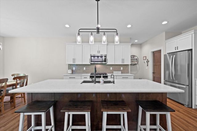 W237N6842 Ancient Oaks COURT, Sussex, WI 53089