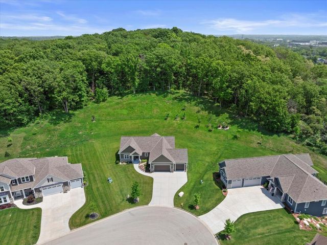 W237N6842 Ancient Oaks COURT, Sussex, WI 53089