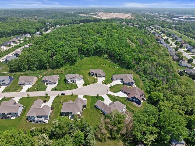 W237N6842 Ancient Oaks COURT, Sussex, WI 53089