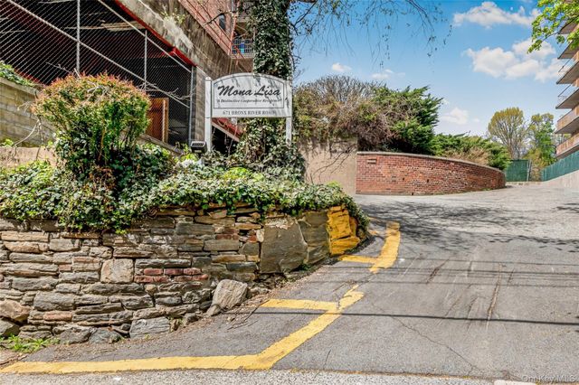 671 Bronx River Road 4C, Yonkers, NY 10704