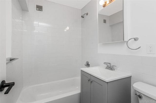 671 Bronx River Road 4C, Yonkers, NY 10704