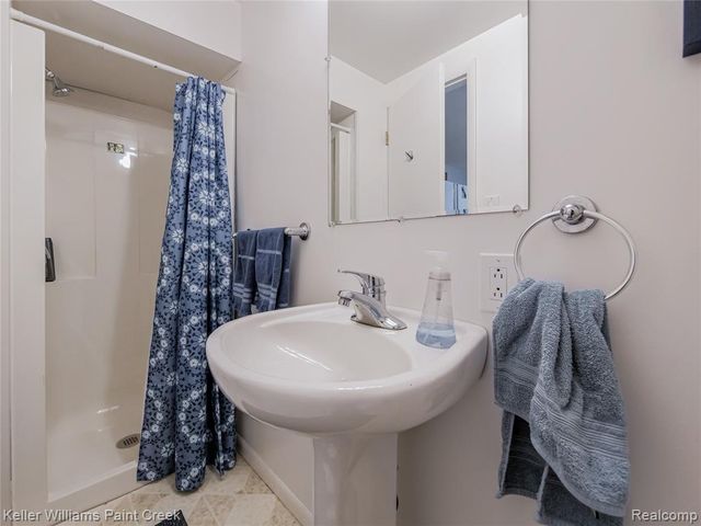 227 Ora Road, Oxford, MI 48371