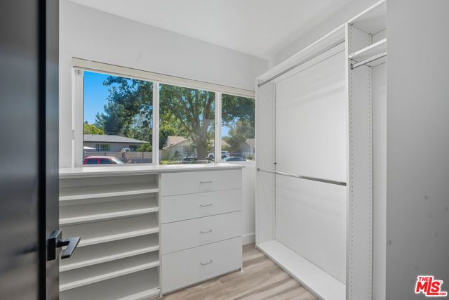 19153 Bessemer Street, Tarzana (los Angeles), CA 91335