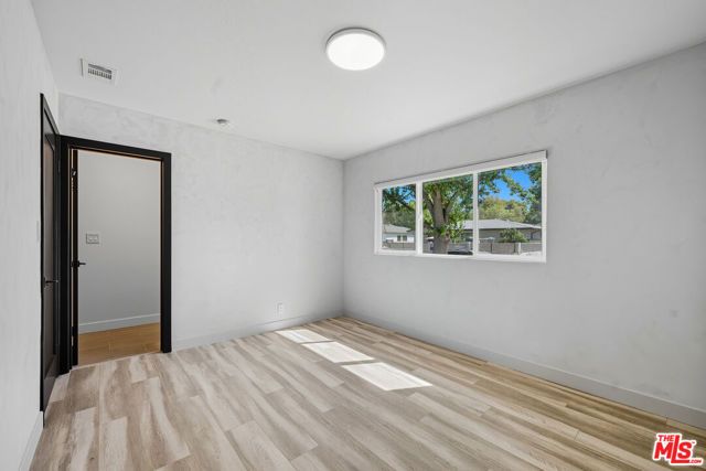 19153 Bessemer Street, Tarzana (los Angeles), CA 91335