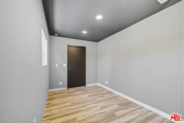 19153 Bessemer Street, Tarzana (los Angeles), CA 91335