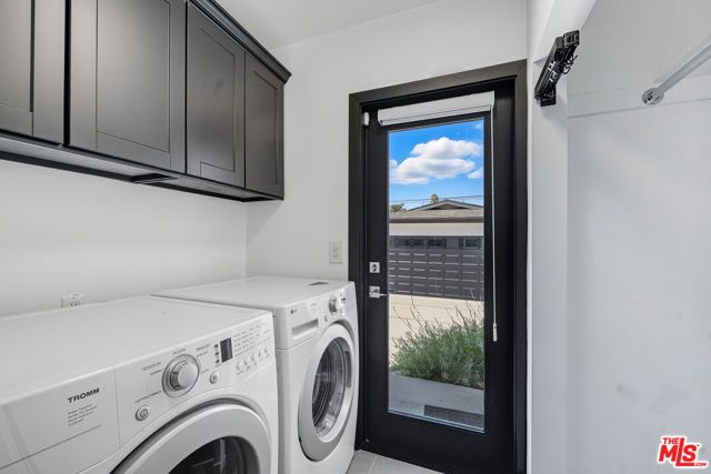 19153 Bessemer Street, Tarzana (los Angeles), CA 91335