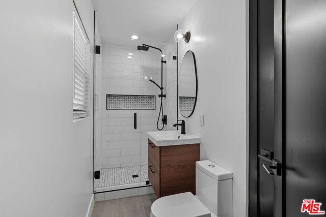 19153 Bessemer Street, Tarzana (los Angeles), CA 91335