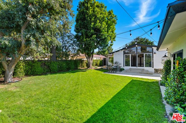 19153 Bessemer Street, Tarzana (los Angeles), CA 91335