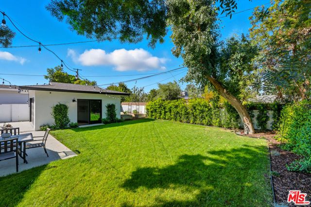 19153 Bessemer Street, Tarzana (los Angeles), CA 91335