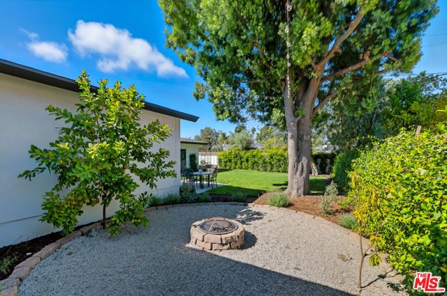 19153 Bessemer Street, Tarzana (los Angeles), CA 91335