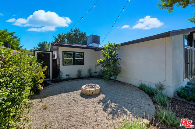 19153 Bessemer Street, Tarzana (los Angeles), CA 91335