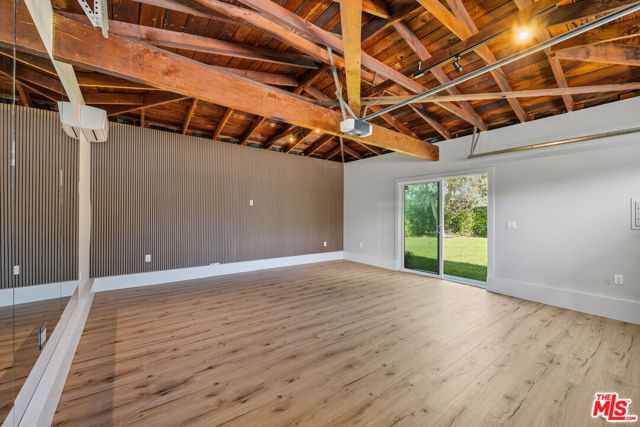 19153 Bessemer Street, Tarzana (los Angeles), CA 91335