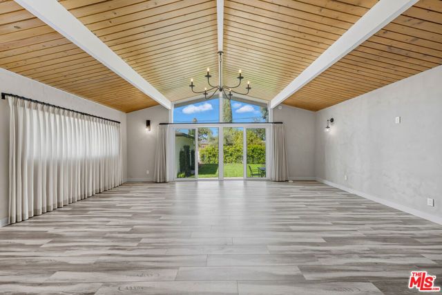 19153 Bessemer Street, Tarzana (los Angeles), CA 91335