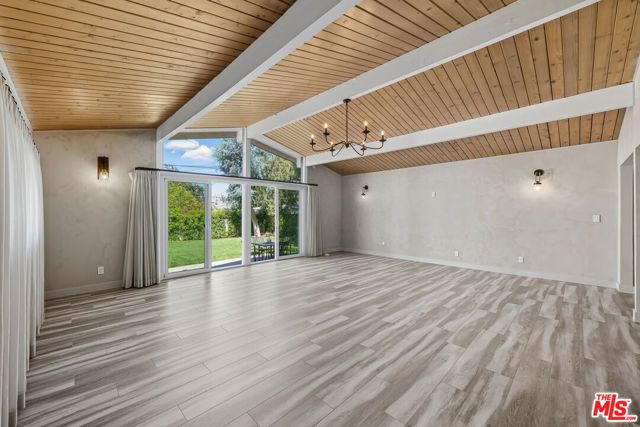 19153 Bessemer Street, Tarzana (los Angeles), CA 91335