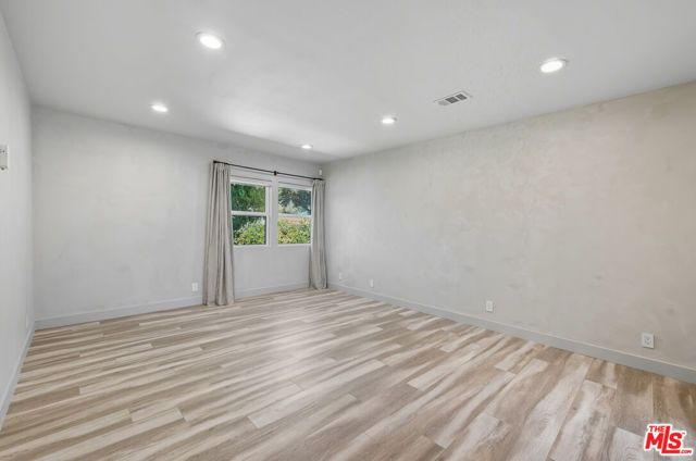 19153 Bessemer Street, Tarzana (los Angeles), CA 91335