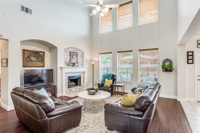 908 Sequoia Way, Saginaw, TX 76131