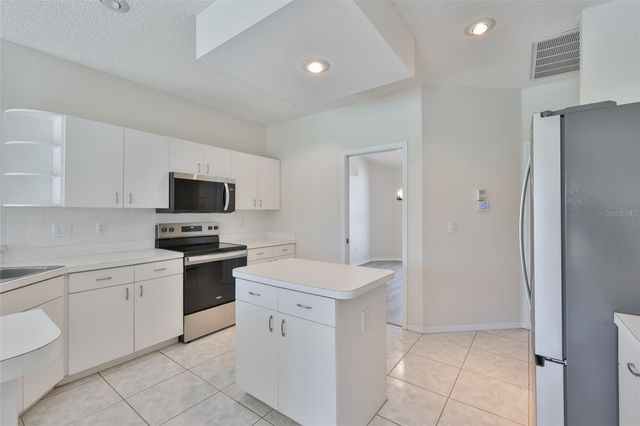 323 CALOOSA PALMS COURT, Sun City Center, FL 33573