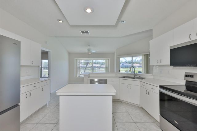 323 CALOOSA PALMS COURT, Sun City Center, FL 33573
