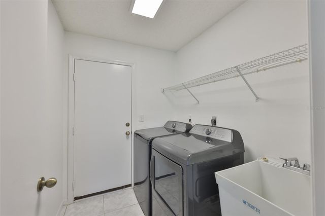 323 CALOOSA PALMS COURT, Sun City Center, FL 33573