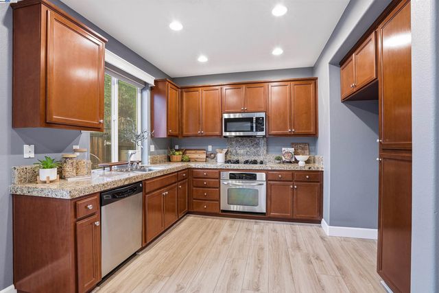 1174 Juan Jose Ln, Tracy, CA 95376