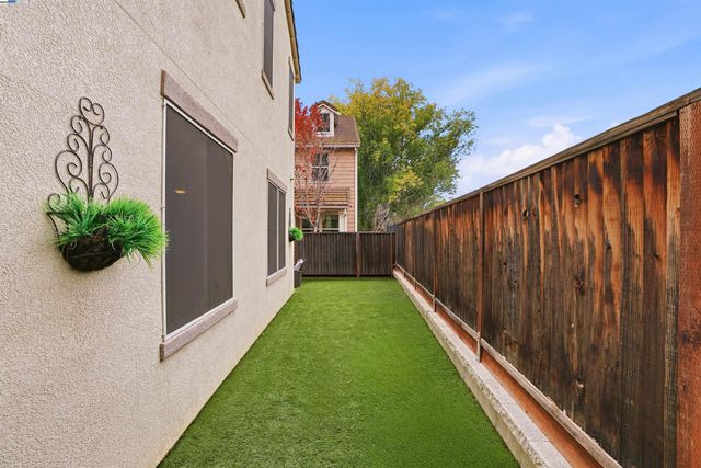 1174 Juan Jose Ln, Tracy, CA 95376