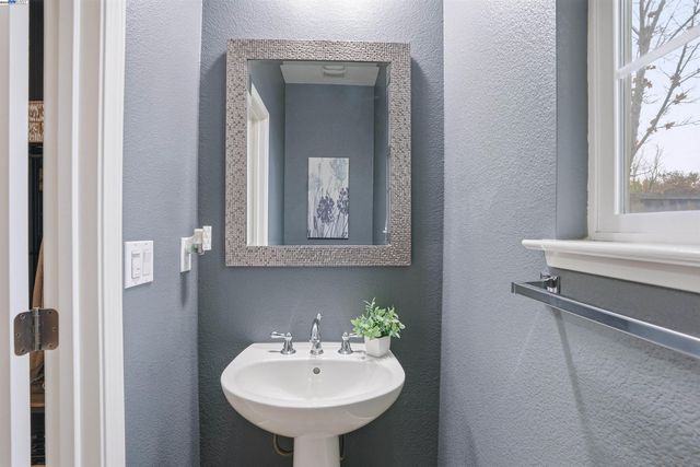 1174 Juan Jose Ln, Tracy, CA 95376