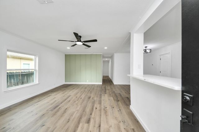 11707 Greenglen Drive, Houston, TX 77044