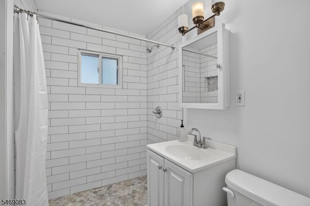 32 N Shore Rd, Denville Twp., NJ 07834