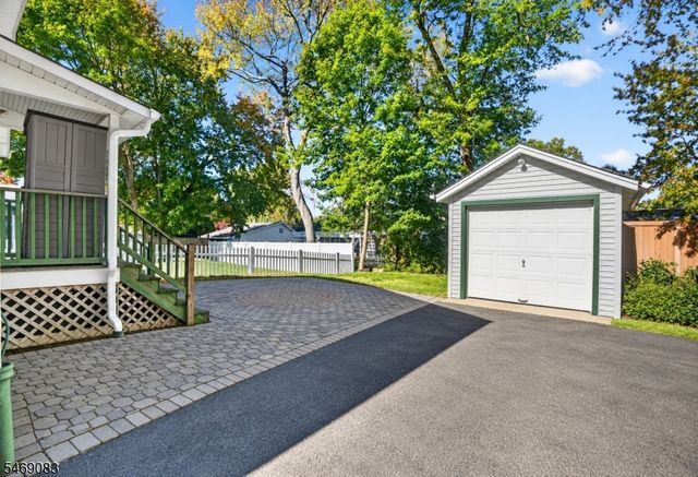 32 N Shore Rd, Denville Twp., NJ 07834