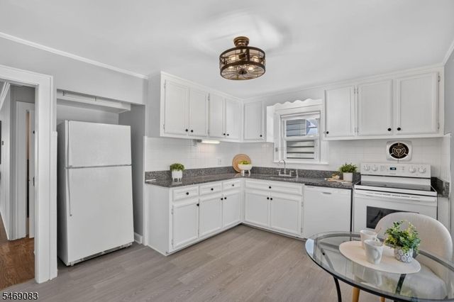 32 N Shore Rd, Denville Twp., NJ 07834