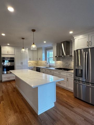 56 Dudley Rd, Billerica, MA 01821