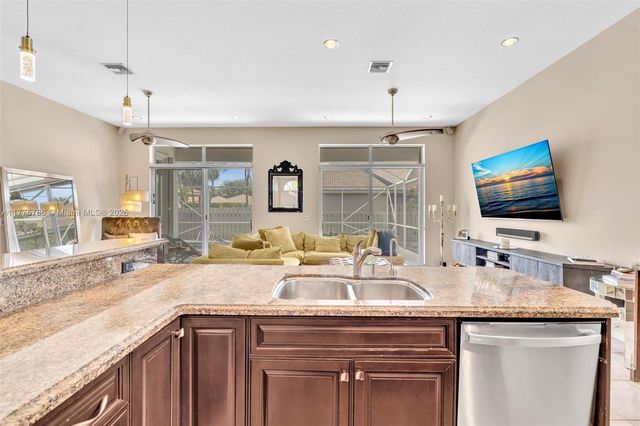 5216 Ventura Dr, Delray Beach, FL 33484