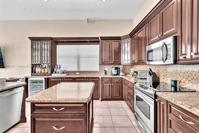 5216 Ventura Dr, Delray Beach, FL 33484