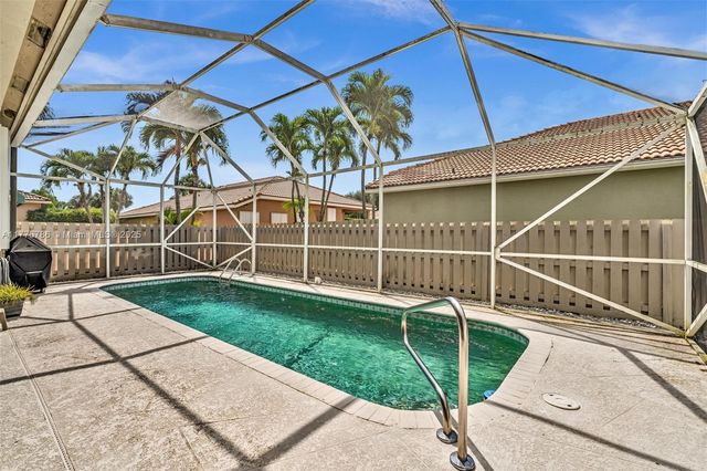 5216 Ventura Dr, Delray Beach, FL 33484