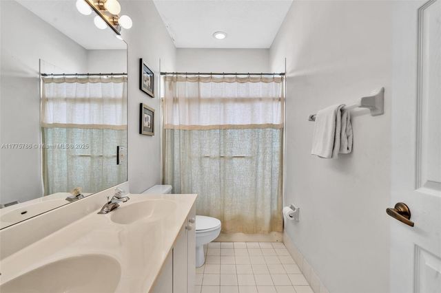 5216 Ventura Dr, Delray Beach, FL 33484