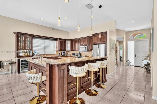 5216 Ventura Dr, Delray Beach, FL 33484