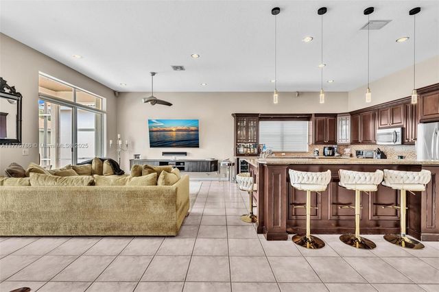 5216 Ventura Dr, Delray Beach, FL 33484