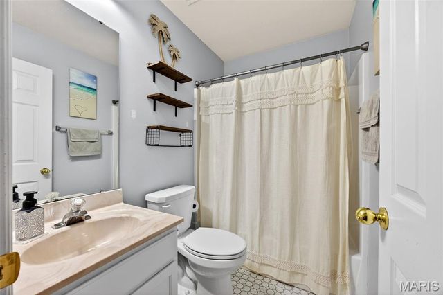 7 Butternut Stage Court, St Peters, MO 63376