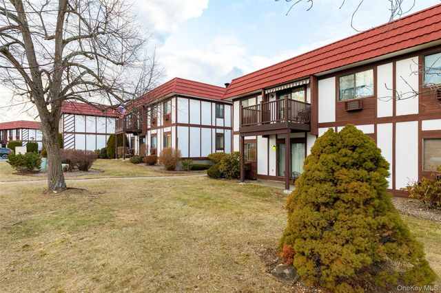 10 Skyline Drive 10, Fishkill, NY 12524