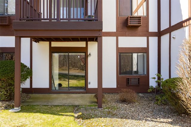 10 Skyline Drive 10, Fishkill, NY 12524