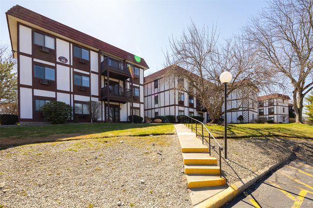 10 Skyline Drive 10, Fishkill, NY 12524