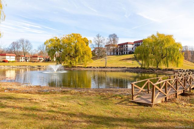 10 Skyline Drive 10, Fishkill, NY 12524