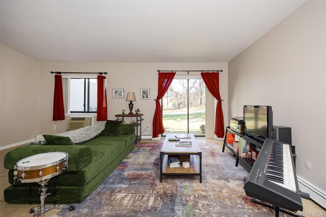 10 Skyline Drive 10, Fishkill, NY 12524