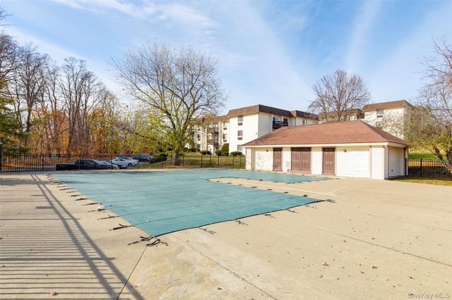 10 Skyline Drive 10, Fishkill, NY 12524